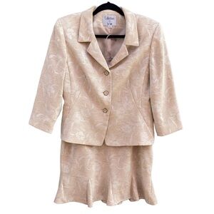 Collections for Le Suit Cream Brocade Floral Twill 2 pc Skirt Suit Sz 8
